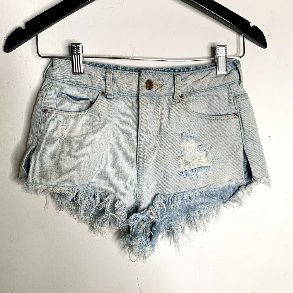 H&M Divided Lightwash Denim Shorts Distressed High Rise Cut Off Raw Hem Sz 2